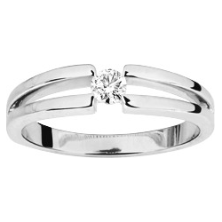 Solitaire avec diamant en or blanc 18 carats